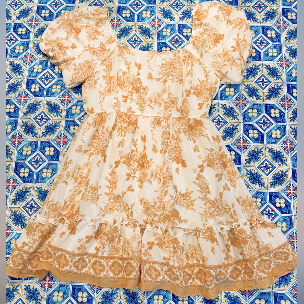 Floral Dress. Knee-Length Dresses. Medium. Fit & Flare.